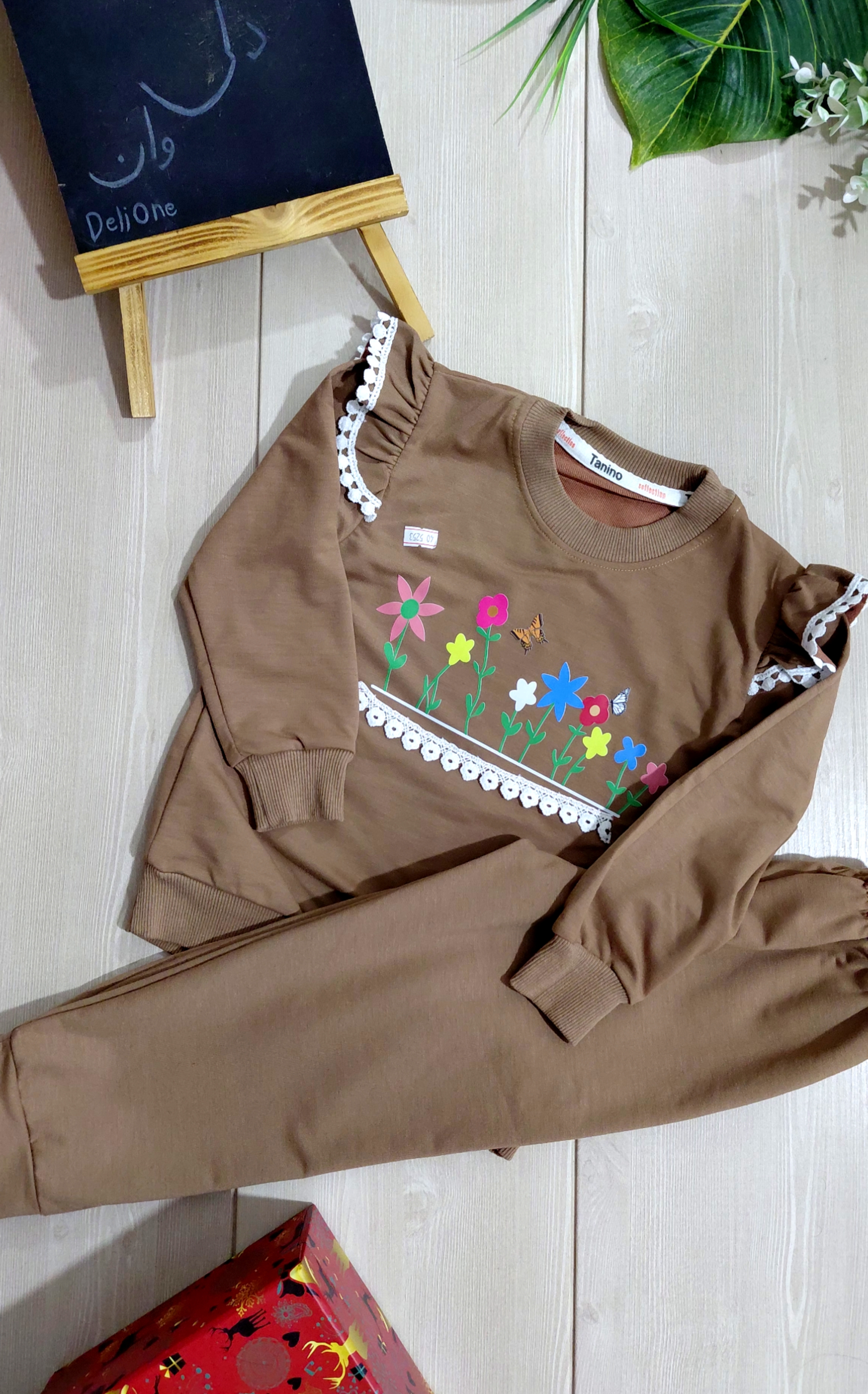 بلوز شلوار طرح گل آستین گیپور